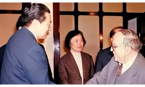 下面用药后有东西排出来正常吗-下面用药之后排出很多脏东西、下面用药后有东西排出来正常吗 -阴道用药后有水状的东西流出来网